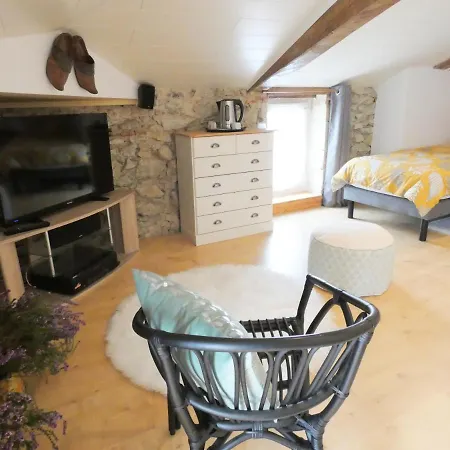 Domaine De Poumatan Bed & Breakfast *